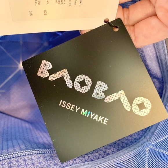 ๐ BaoBao Issey Miyake Blue Lucent Geometric Pattern Tote Bag - Picture 9 of 16